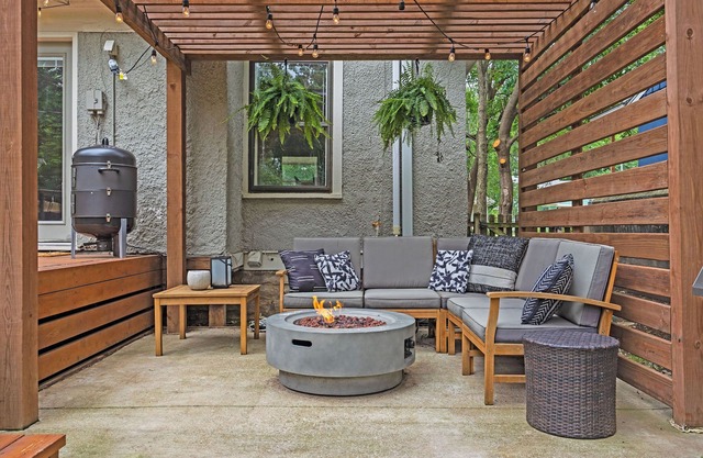 Entertainer - Brookside + Walkable + Firepit