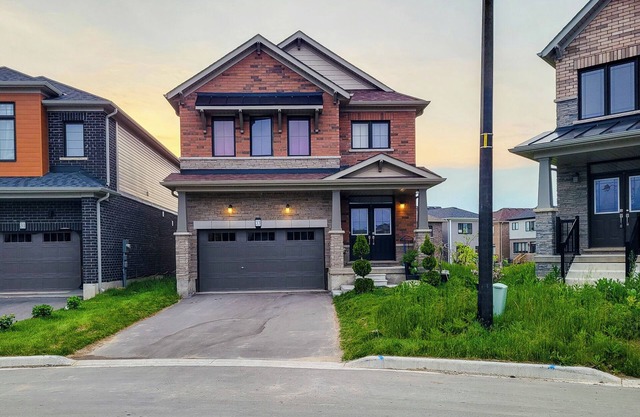 Entire 4 bedroom Luxury house in Caledonia/Haldimand Very Close to Hamilton.