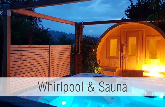 Entire cabin close to the lake with private whirlpool, sauna and fireplace. Fenced. Hütte40