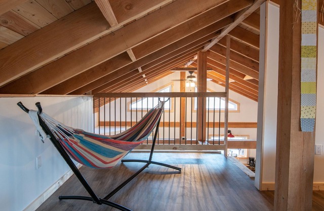 Entire Cabin, Fully Equipped, Across from the water. Fisherman approved.