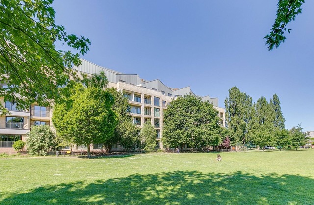 Entire Central 3 bedroom Apt/en-suite with a View.