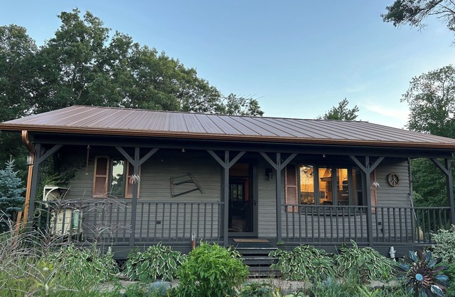 Entire home 3 miles north of Amherst