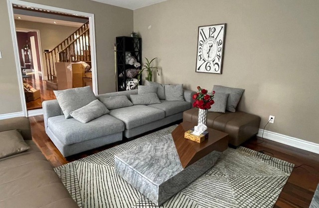 Entire Home Family Friendly Getaway in Richmond Hill Spacious Modern Retreat
