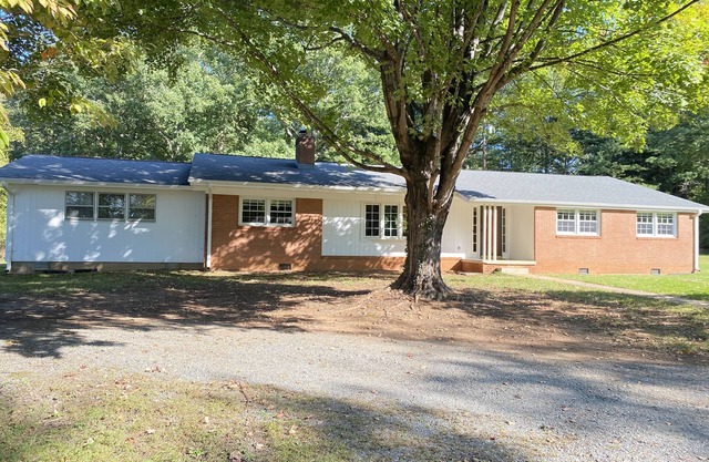 Entire House: 2,200 sq.ft. with Farm Views!