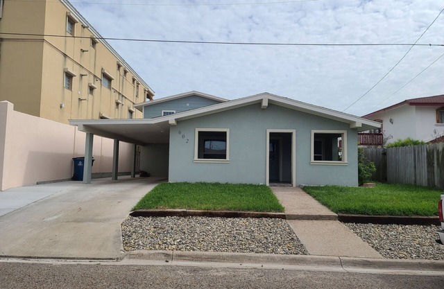 Entire House w/2 kitchens & private dock with direct access to Laguna Madre