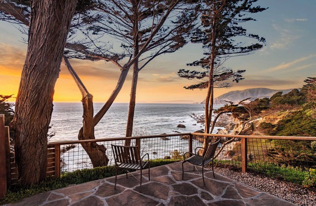 Entire Private Coastal Retreat - Spectacular Ocean Views w/Hot Tub