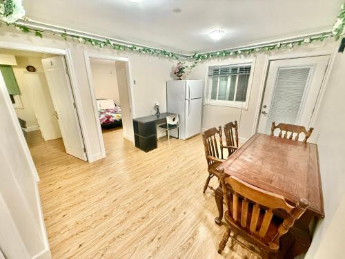 Entire Private Guest Suite, 2 parking spaces