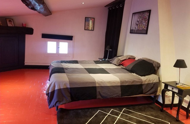 Entire townhouse, in a picturesque Provencal village