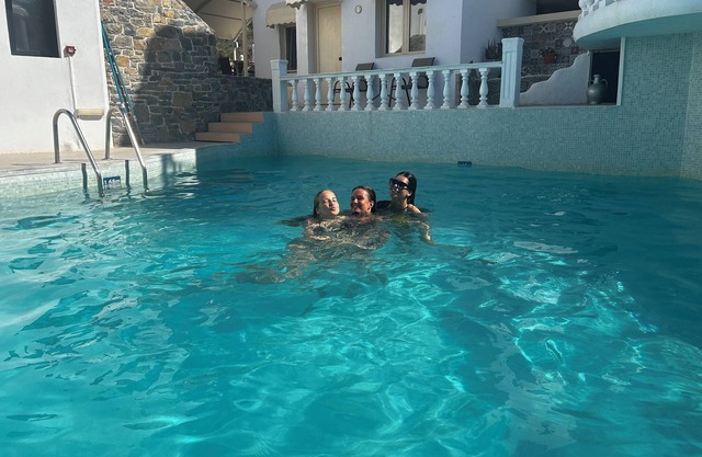 Entire Villa full View 3 bedrooms 3 bathrooms 3 kitchens