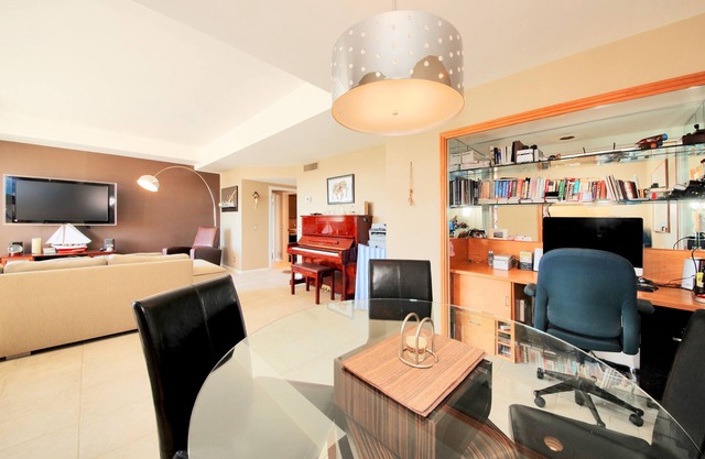 ENTOURAGE/RAY DONOVAN BUILDING – LUXURY Condo