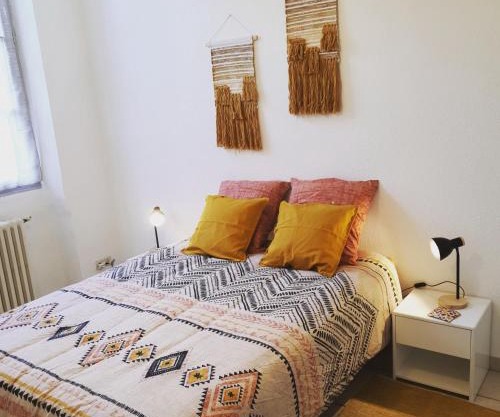 entre arènes et maison carrée