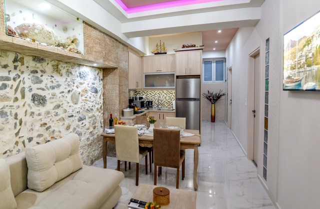 Epaminontas Captain Home