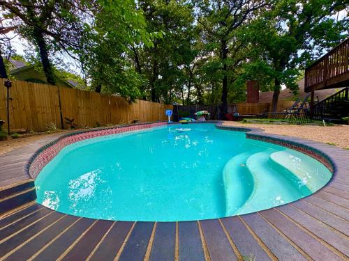 Epic Location Cool Pool, 6Flags, Rangers, Cowboys