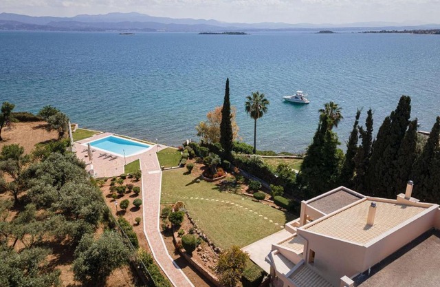 Eretria Luxurious Seafront Villa