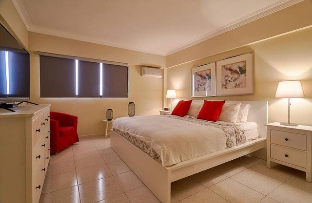 Escape 4BR Penthouse Close to Blue Mall with Private Outdoor Rooftop Terrace