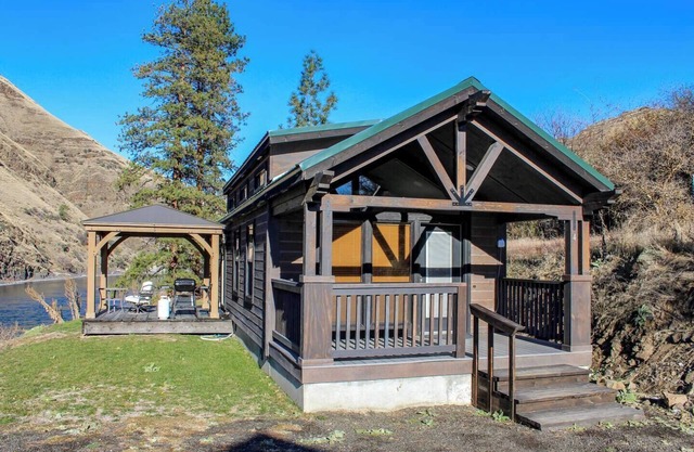 Escape to River Retreat Cabin #4 — Salmon River Views & Adventure Out Your Door