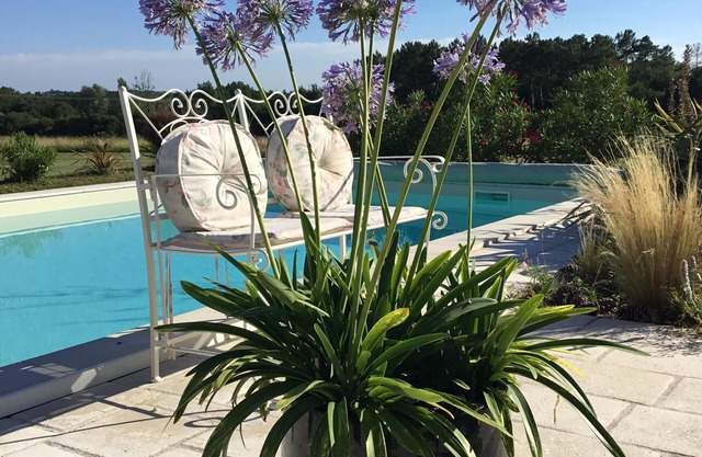 Escape to the French countryside, an hour to Bordeaux, 20 minutes to St Emilion