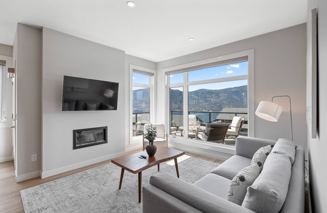 Escape To The Lake | Sleeps 6 | Walk To The Beach