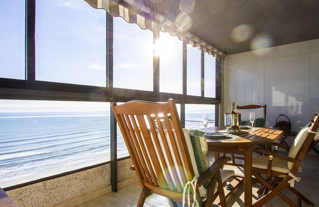 Espacio Sobre MAR 16 - Primera Línea de Playa - Piscina y Parking