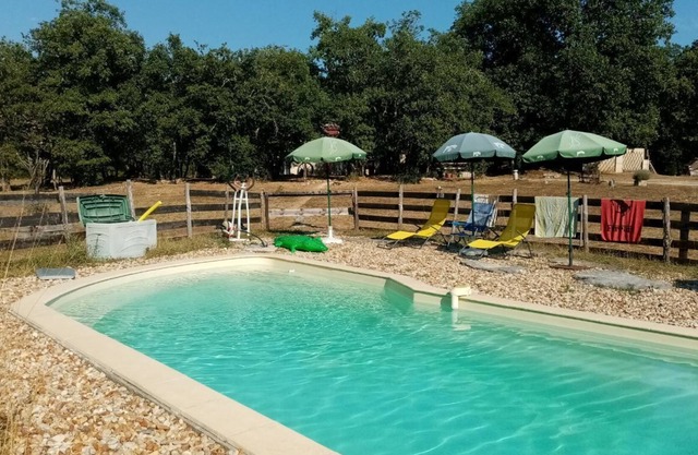 Estate in the middle of nature in a quiet area for 12/15 people (400m2 on 2 levels)