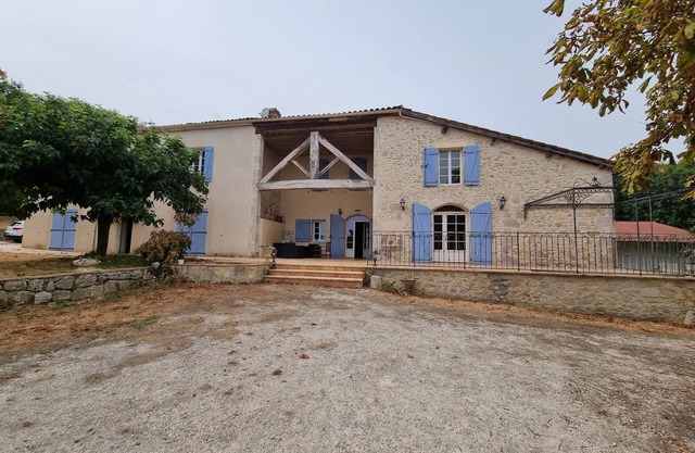 Estate, pretty farmhouse 190m2, 10pers, 5bedroom, swimming pool, private lakes and woods, fishing