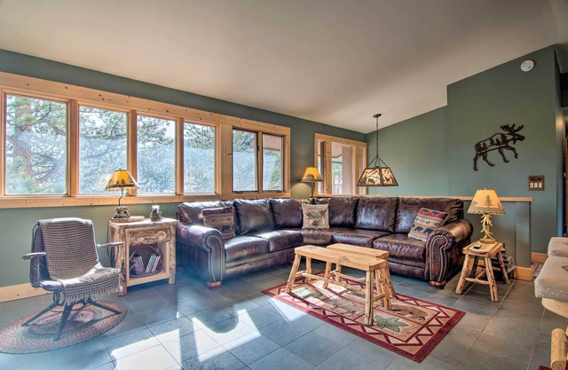 Estes Park Home w/AC - 1/2 Mi to Lake & Downtown!