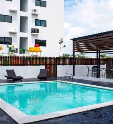 Estudio privado con vigilancia 24/7 con entrada independiente,