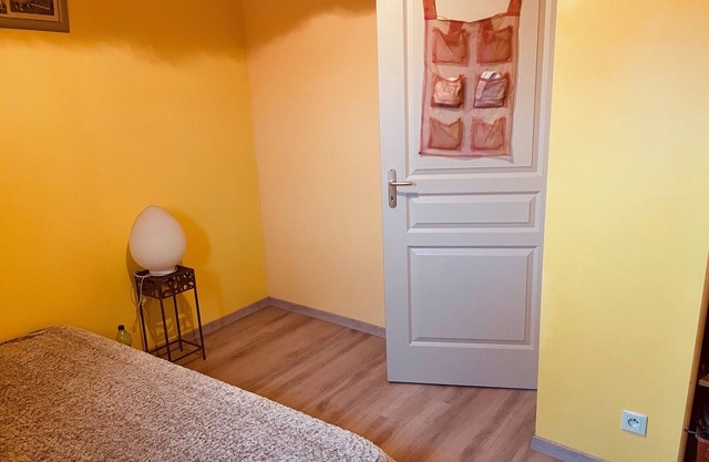 Etage de 60m2 à Votre Entière Disposition, Comprenant 3 Chambres, 1 Sdb, WC