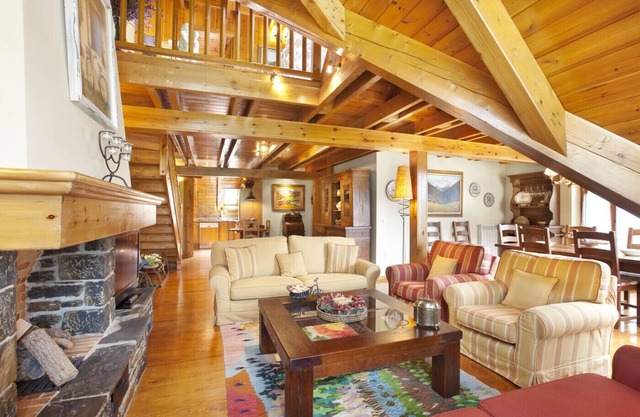 Eth Pui Splendid 164m2 duplex apartment in the beautiful village of Salardú