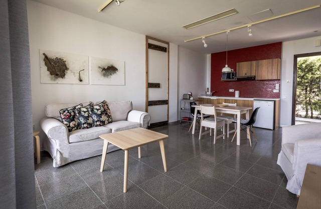 Euphonia | One-Bedroom Apartment, Art by PraXis Apartments