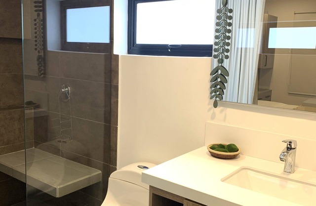 Evergreen 204 Elegant apartment.