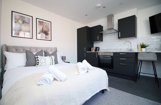 Eveswell Studios | Comfort | Studio 10