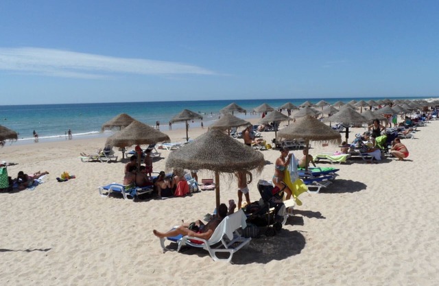 EXCELLENT❤️❤️ IN VERY PRETTY VILLAGE NEAR THE SEA, AIR-CONDITIONED, SWIMMING POOL, FREE WiFi