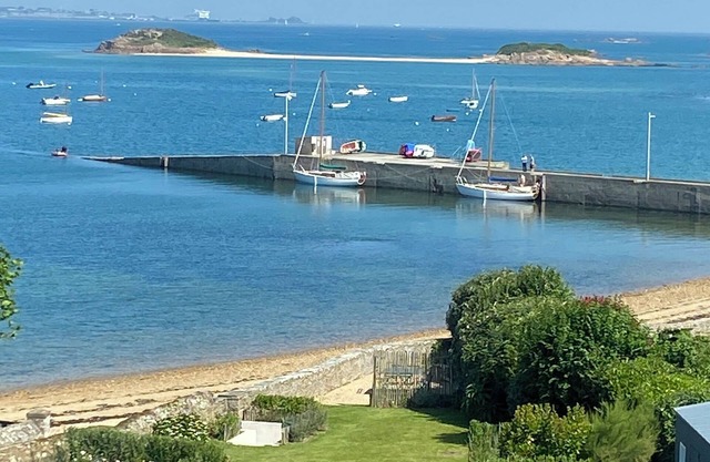 Exceptional house - Sea view & direct access to the beach