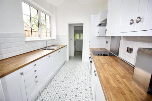 Exceptionally Stunning Four Bed Terraced House With Two Bathrooms- Recently Renovated
