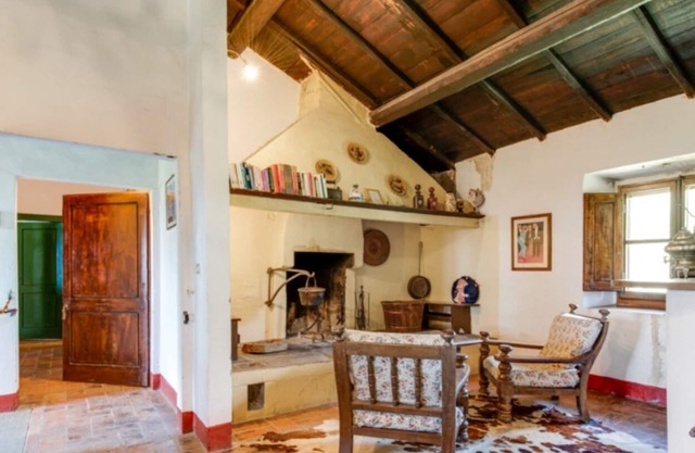 Exclusive apartment with fireplace