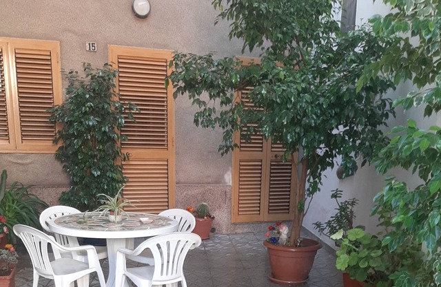 EXCLUSIVE APARTMENT WITH PRIVATE COURT