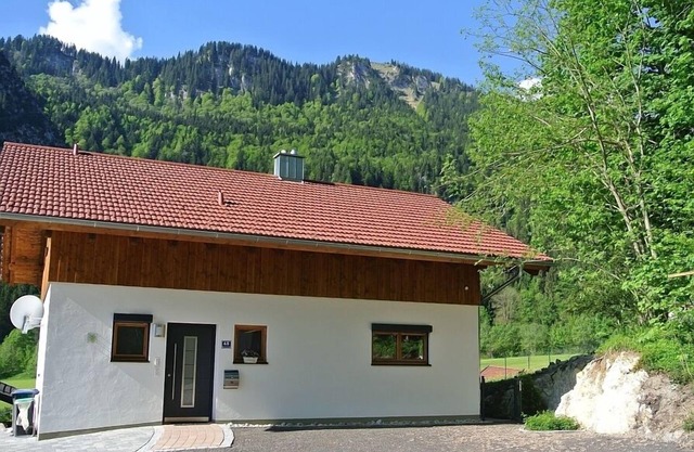 Exclusive house with panoramic views in the Alps. Exclusive + individuel
