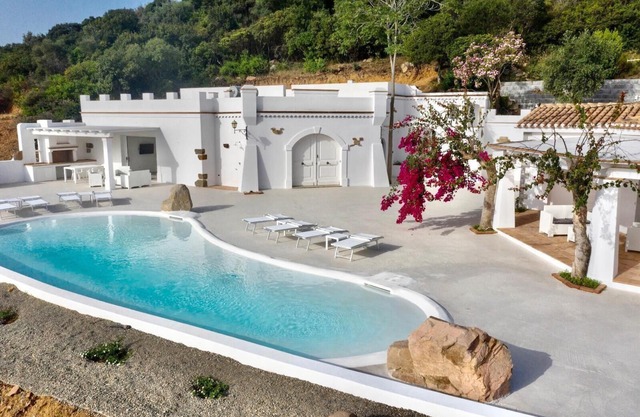 Exclusive luxury villa with pool, sea view