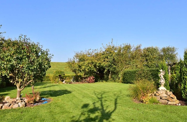 Exclusive North Sea domicile: 120m² on the dyke, 5 persons, large garden!