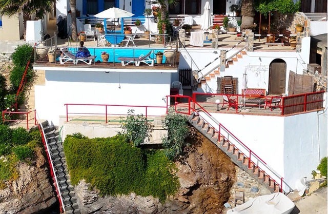 Exclusive Seaside Retreat with Shared Pool & Private Beach Access 04