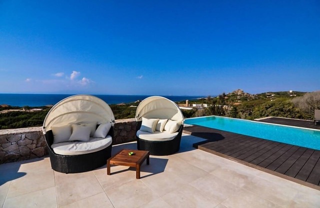Exclusive villa with infinity private pool