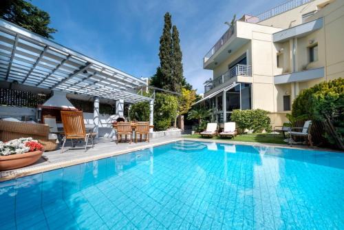Exclusive villa with swimming pool in Voula