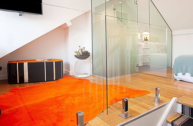 EXECUTIVE EXCELLENCE- Stunning designer inner city terrace