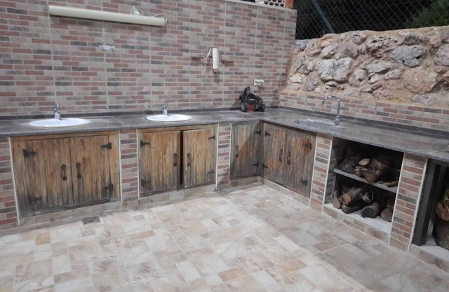 executive one bedroom apartment with leaving room