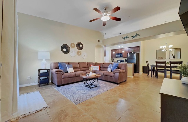 Executive Style Condo Mountain Views & Heated Pools