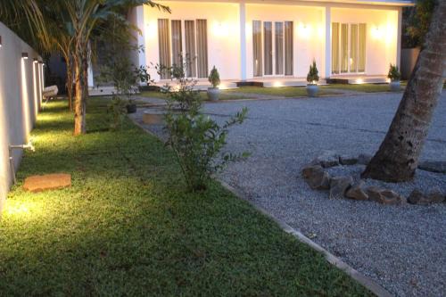 Exin River Breeze Transit Hotel - Katunayake