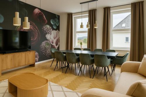 Exklusive 2 Whg - 6 SZ - 14 P - 2 Küchen - 4 Bäder - Mitten in Deutschland - Kurstadt fußläufig