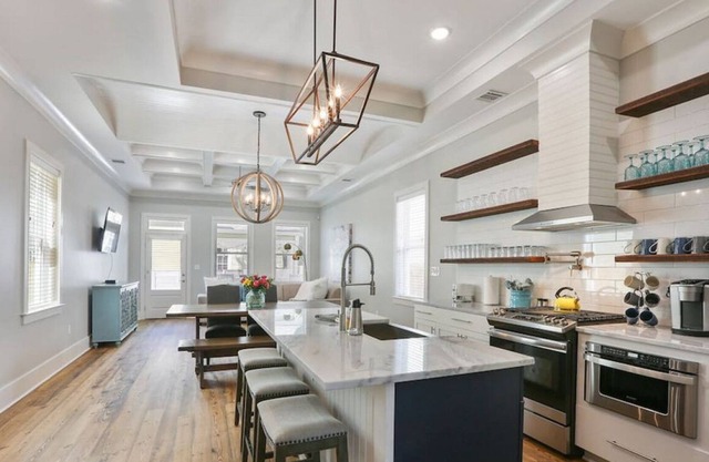 Expansive Modern Luxury Home - Streetcar Adjacent!