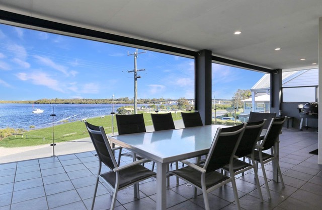 Expansive Myall River Views